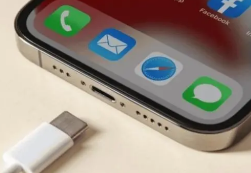 宿迁苹果15维修分享iPhone15改USB-C接口后能和安卓用户互借充电器吗 